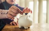 Cómo enseñar a los niños sobre el dinero y prepararlos para el éxito