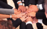 Uniphore adquiere ActionIQ e Infoworks