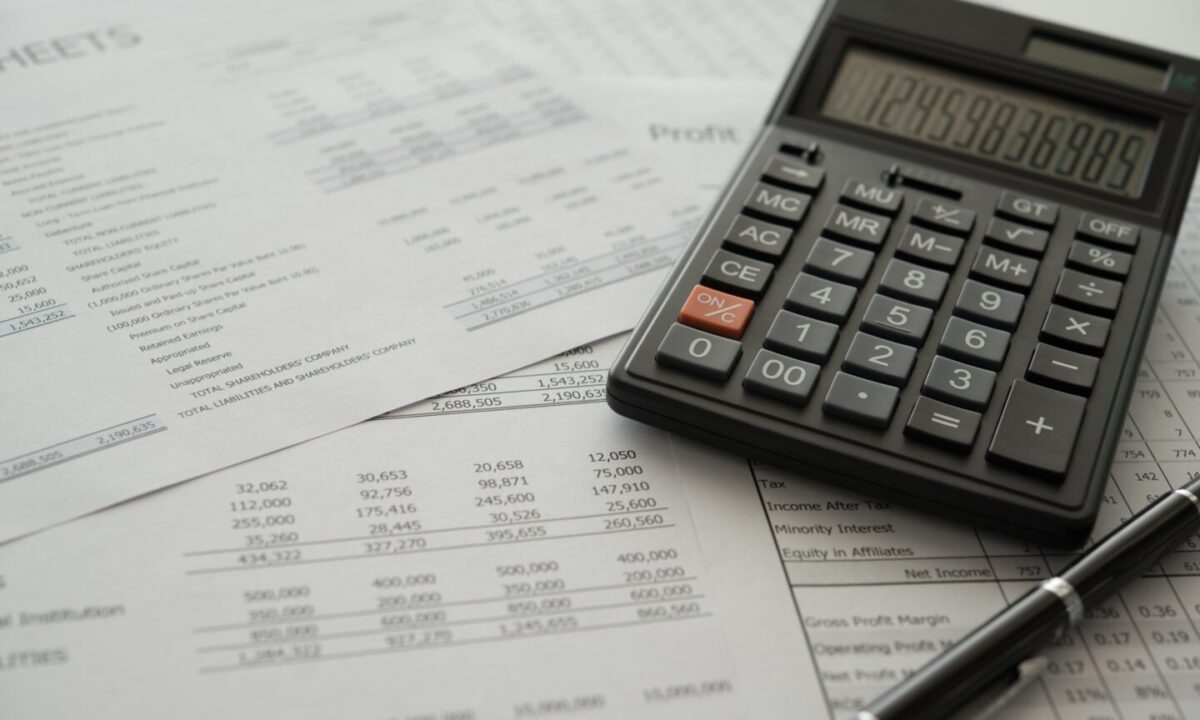 Calculadora de consolidación de la deuda comercial: pruebe nuestra herramienta fácil y fácil